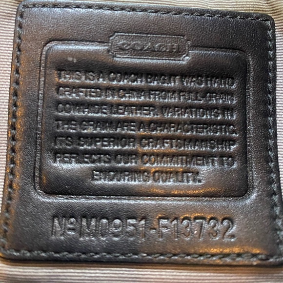 COACH SOHO PLEATED BLACK LEATHER SHOULDER BAG SHOPPER TOTE. Zips like a jacket. - Picture 8 of 12